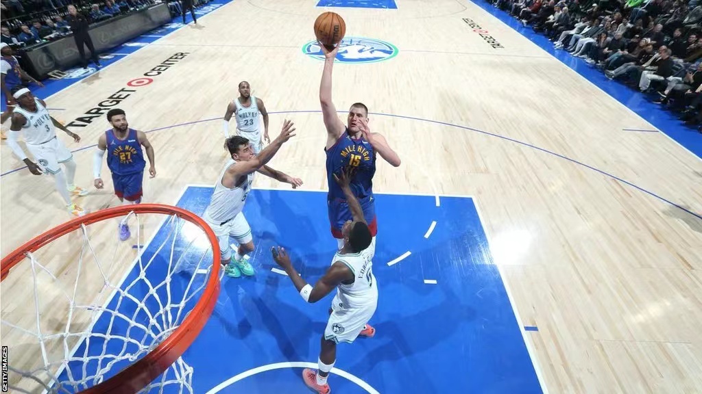 Jokic fører Denver Nuggets' comeback til sejr over Timberwolves